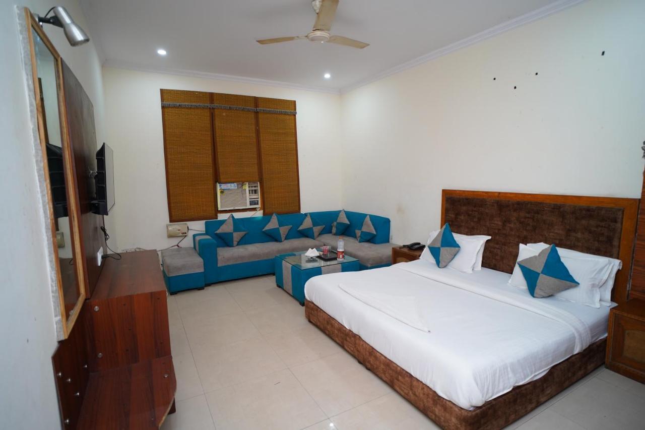 Majestic - East Of Kailash 4* New Delhi