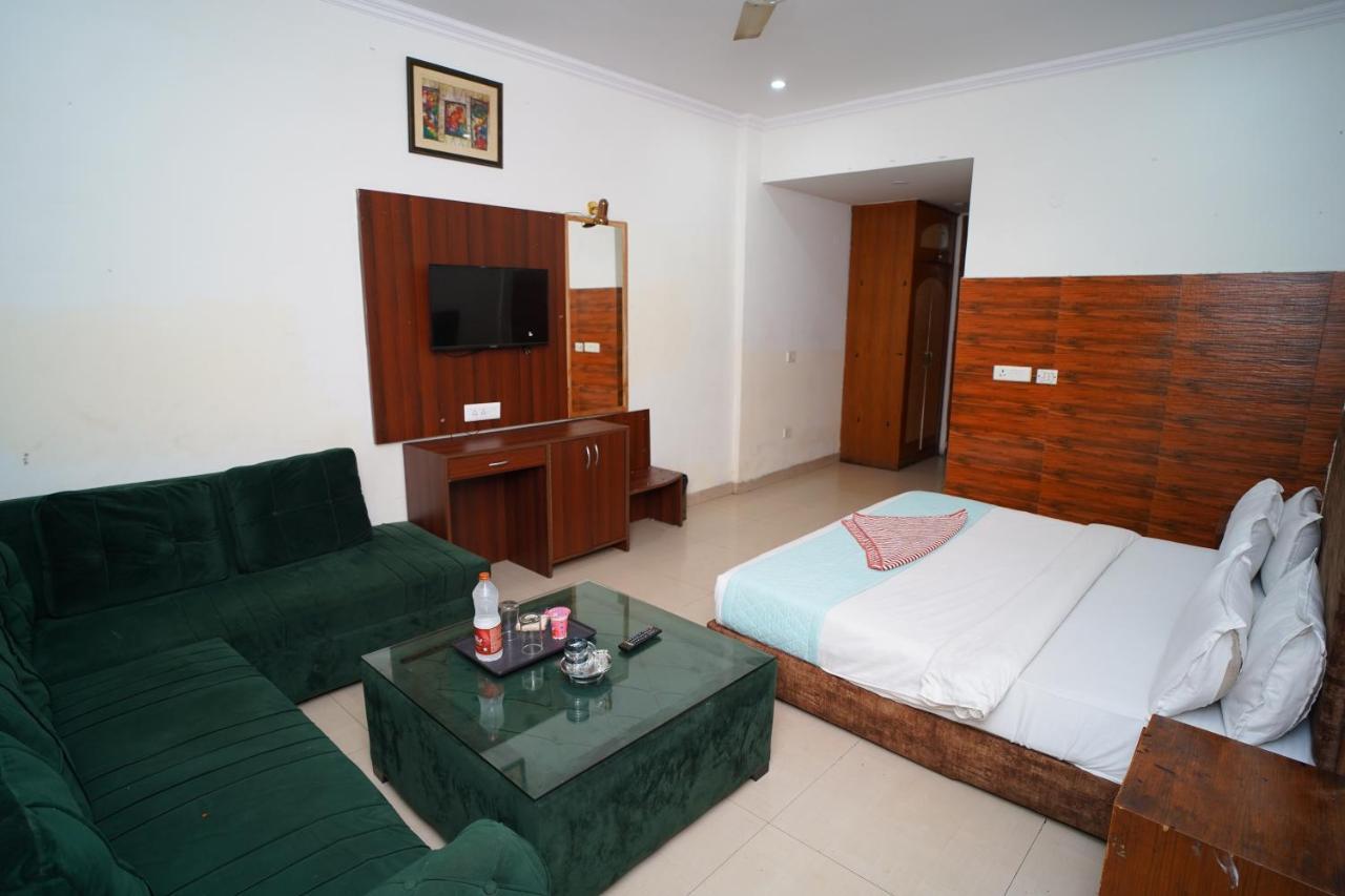 Majestic - East Of Kailash Hotel 4*